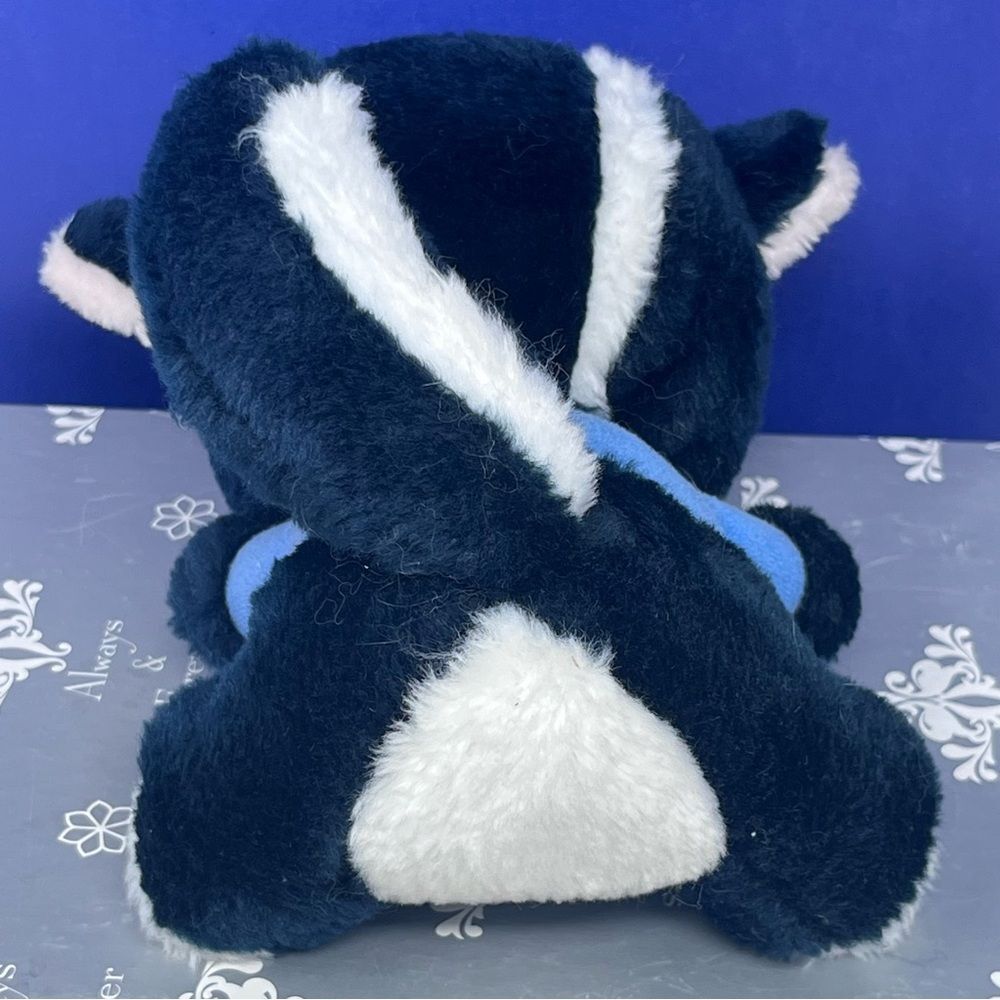 Vintage Skunk 8” Plush “Lil’ Stinkers Need Lots of Love” - Picture 7 of 9